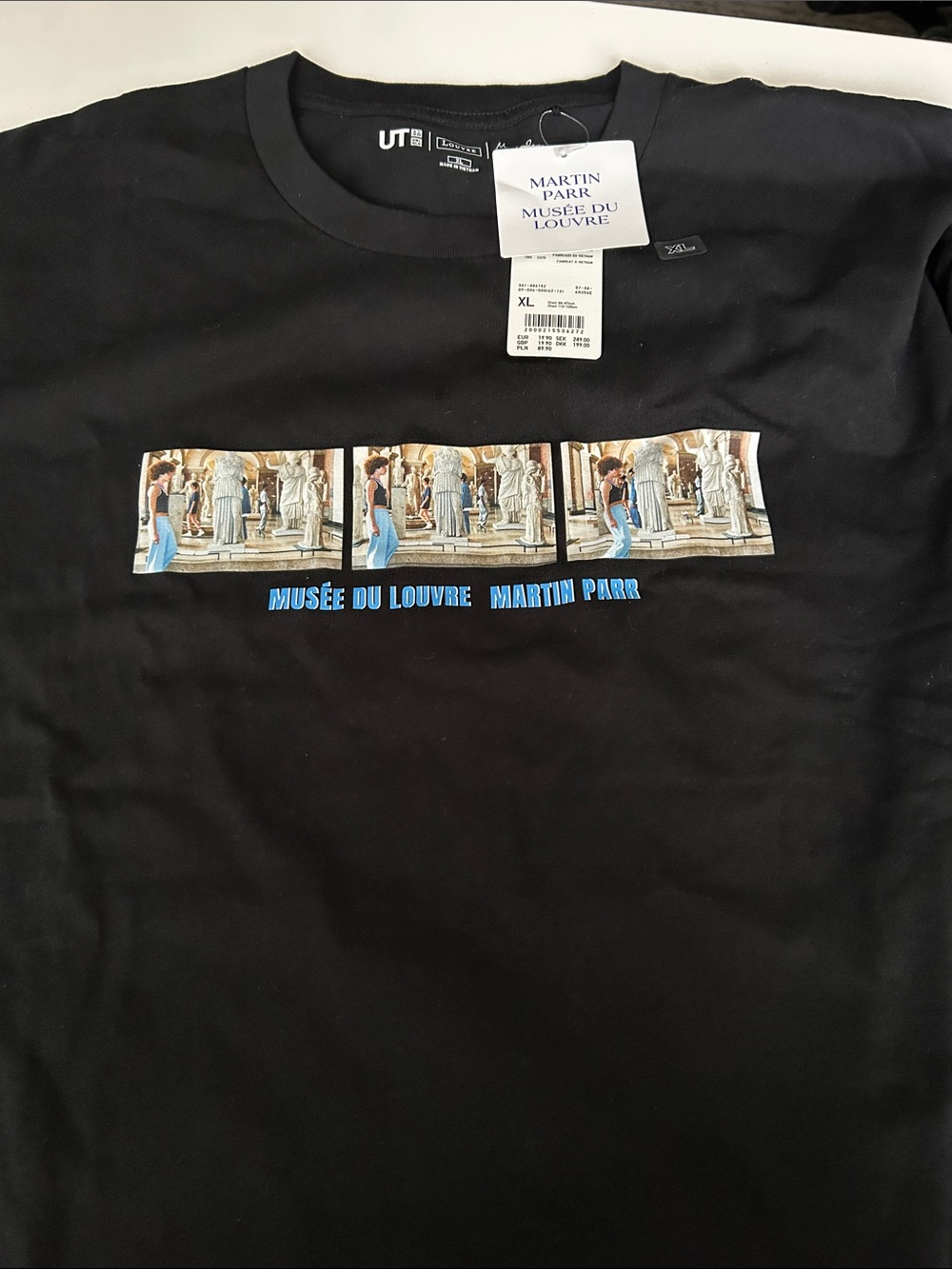 Uniqlo Black Graphic Martin Parr Musée du Louvre Tee